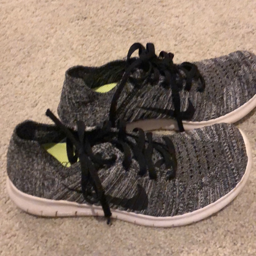 Nike run natural free and flexible black and white